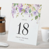 Lila Blumenzelt Tischnummer Pedestal Zeichen Sockelschild (In Situ)