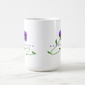 Lila Blüte an einer Rebe Kaffeetasse (Mittel)