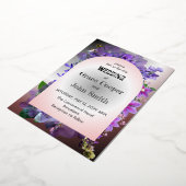 Lila Blüte vor weißem und dunklem Hintergrund Folieneinladung (Gedreht)