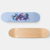Lila Blüten des Blauen Drachen Skateboard (Horizontal)