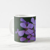 Lila Blüten mit Name Kaffeetasse (Vorderseite Links)