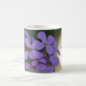Lila Blüten mit Name Kaffeetasse (Mittel)