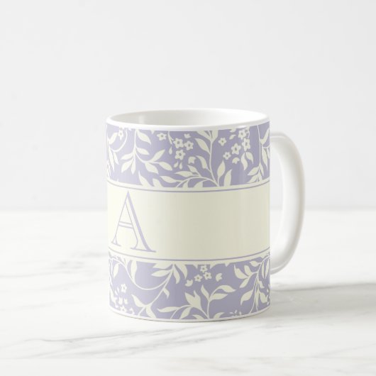 Lila Blüten- und Folientafel-Monogramm-Tasse Kaffeetasse (VorderseiteRechts)