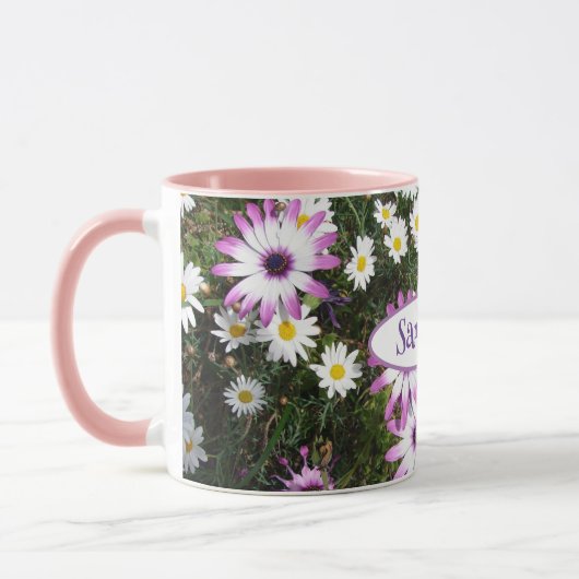 Lila Blütengarten mit weißer Daisy Blume Tasse (Links)