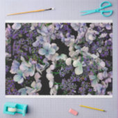 Lila Blütenmuster auf schwarzem Untergewebe Seidenpapier (Basteln)