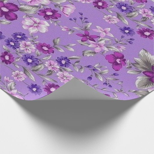 Lila Blütenmuster Geschenkpapier (Ecke)