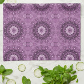 Lila Boho Chic-abstraktes Kaleidoskop Handtuch (Gefaltet)
