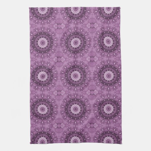 Lila Boho Chic-abstraktes Kaleidoskop Handtuch (Vertikal)