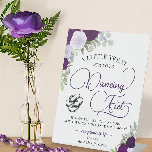 Lila Boho Rose tanzen Feet Drehen Flop Hochzeit Sockelschild