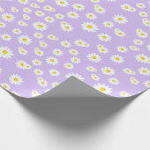 Lila Boho Spring Daisies Pattern Geschenkpapier (Ecke)