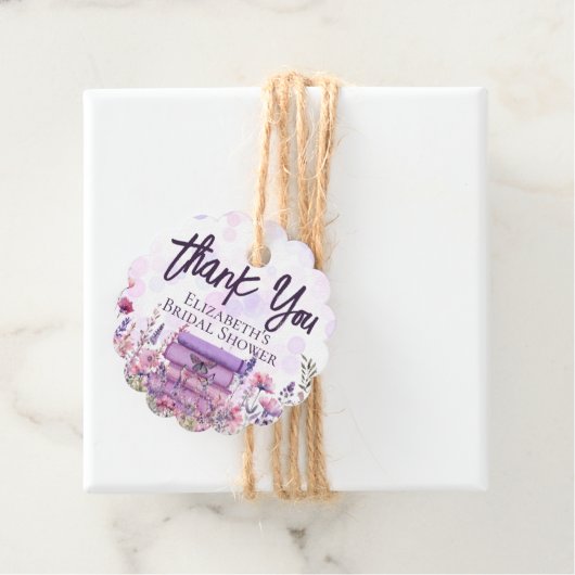 Lila Book Stack Wildblumen Butterfets Script Geschenkanhänger (Beispiel)