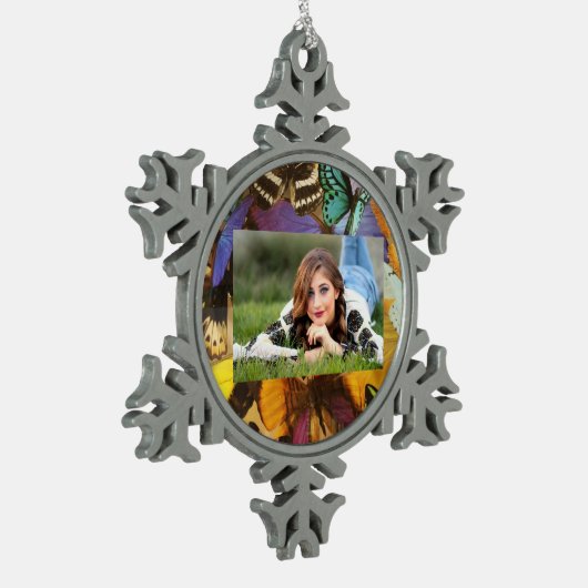 lila borange-farbiger tropischer Schmetterling Schneeflocken Zinn-Ornament (Links)