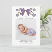Lila Bow Baby Foto Geburtserklärung Ankündigung (Stehend Vorderseite)
