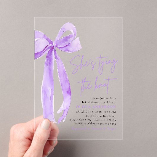 Lila Bow Sie bindet das Brautparty des Knotens Acryleinladungen (Insitu (Handheld))