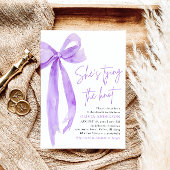 Lila Bow Sie bindet das Brautparty des Knotens Einladung