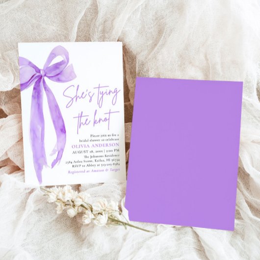 Lila Bow Sie bindet das Brautparty des Knotens Einladung