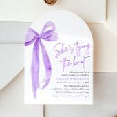 Lila Bow Sie bindet das Brautparty des Knotens Einladung