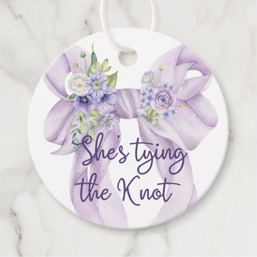 Lila Bow Sie bindet das Brautparty des Knotens Geschenkanhänger (Vorderseite)