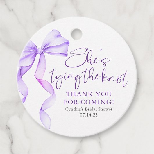 Lila Bow Sie bindet das Brautparty des Knotens Geschenkanhänger (Vorderseite)