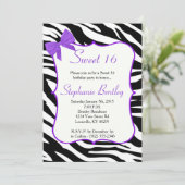 Lila Bow und Zebra Sweet 16 Geburtstag Einladung (Stehend Vorderseite)