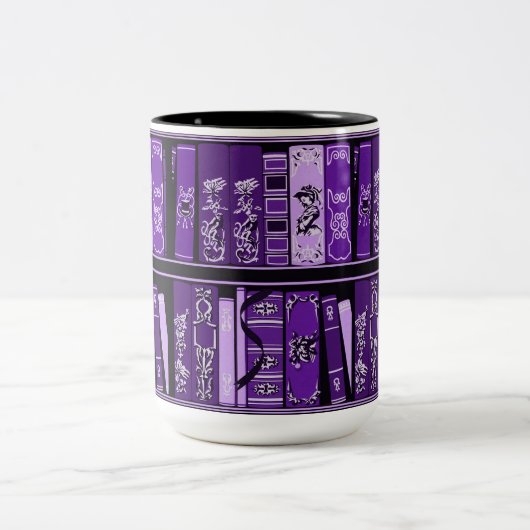 Lila Bücherregale Vintage Bücher Zweifarbige Tasse (Mittel)