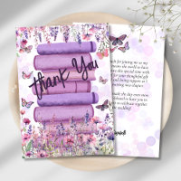 Lila Buchstapel Wildblumen Schmetterlinge Schrift