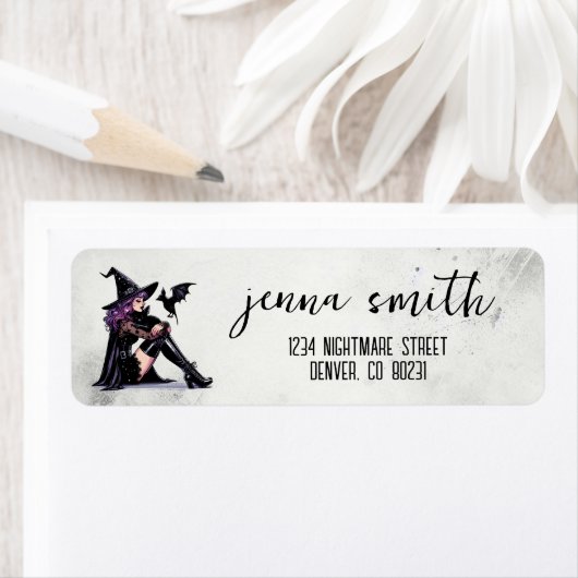 Lila Button auf Hexe (Insitu)