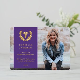 Lila Caduceus Absolventenankündigung für das Mediz Folieneinladung