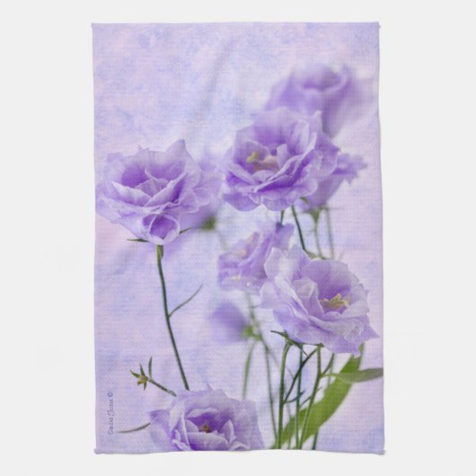 Lila Campanella Blume Makro Handtuch (Vertikal)