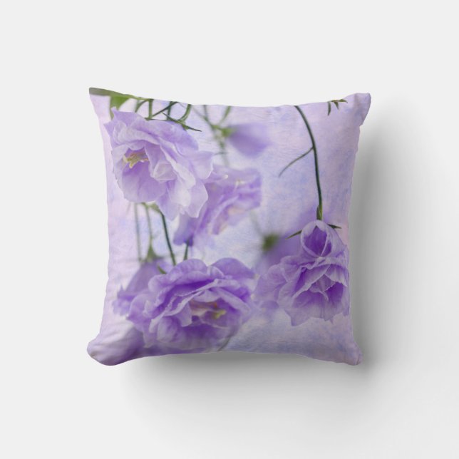 Lila Campanella Blume Makro Kissen (Vorderseite)