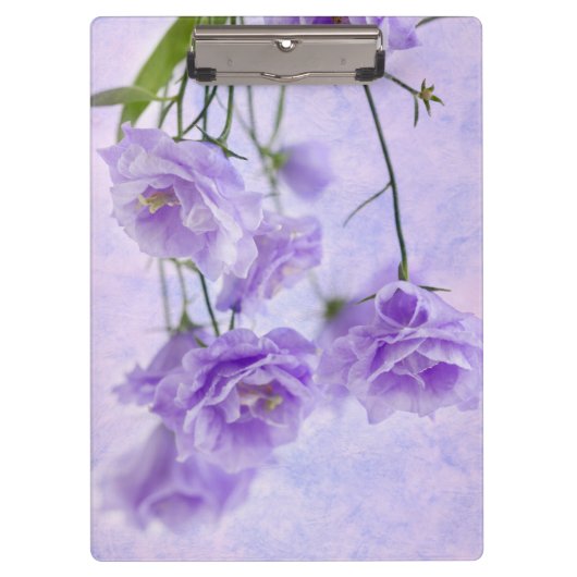 Lila Campanella Blume Makro Klemmbrett (Vorderseite)