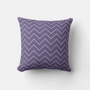 Lila Chevron-Wurfkissen für das Kinderzimmer eines Kissen