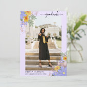 Lila chic wild blumenfarbenes Foto Abschluss Einladung (Stehend Vorderseite)