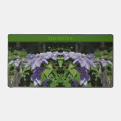 Lila Clematis auf Zaun Personalisiert Schreibtischunterlage (Vorderseite)