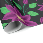 Lila Clematis-Blume-Muster Geschenkpapier (Rolleneckpunkt)