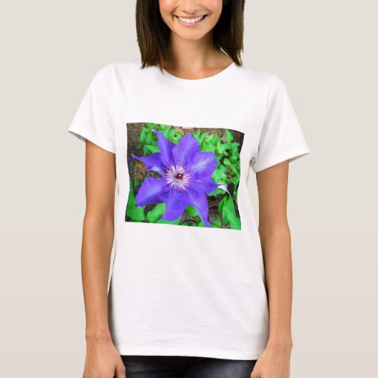 Lila Clematis-Blume T-Shirt (Vorderseite)