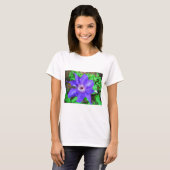 Lila Clematis-Blume T-Shirt (Vorne ganz)