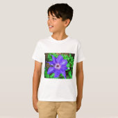 Lila Clematis-Blume T-Shirt (Vorne ganz)
