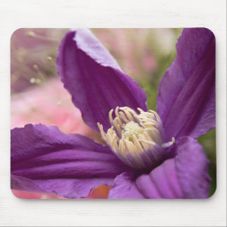 "Lila Clematis Macro - Elegante Blumenmousepad" Mousepad