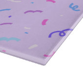 Lila Confetti-Muster Schneidebrett (Ecke)