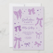 Lila Coquette Bow Graduation Party Einladung (Vorderseite)