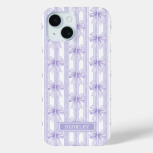Lila Coquette-Schleifen auf gestreiften Monogramme Case-Mate iPhone Hülle