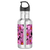 Lila Cosmos-Blume-Design auf schwarzem Hintergrund Edelstahlflasche (Rückseite)