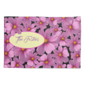 Lila Cosmos-Blume-Design auf schwarzem Hintergrund Kissenbezug (Rückseite)