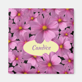 Lila Cosmos-Blume-Design auf schwarzem Hintergrund Magnet