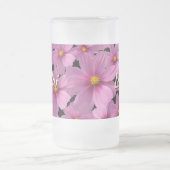 Lila Cosmos-Blume-Design auf schwarzem Hintergrund Mattglas Bierglas (Mittel)