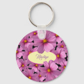 Lila Cosmos-Blume-Design auf schwarzem Hintergrund Schlüsselanhänger (Vorderseite)