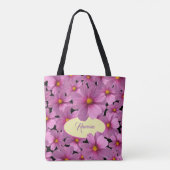 Lila Cosmos-Blume-Design auf schwarzem Hintergrund Tasche (Rückseite)
