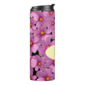 Lila Cosmos-Blume-Design auf schwarzem Hintergrund Thermosbecher (Nach links gedreht)