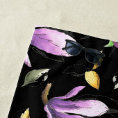 Lila Crocus auf Black Beach Towel Strandtuch (Beispiel)